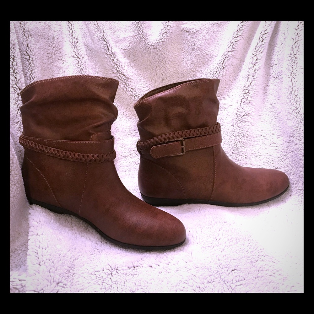 Size 9.5 American Eagle booties